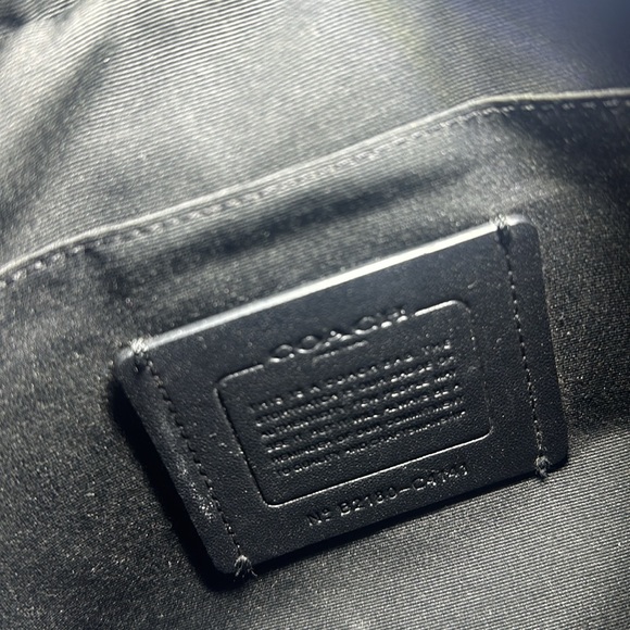 Coach Men’s Crossbody Bag in *PRISTINE* Condition - Picture 8 of 16